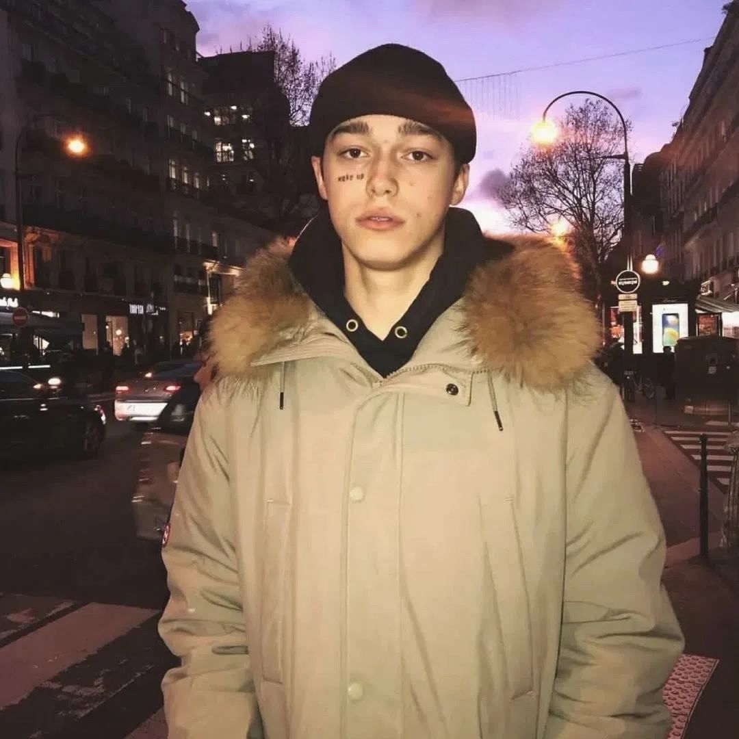 _𝙬𝙚𝙘𝙝𝙖𝙩头像丨 成熟有故事的男生头像004